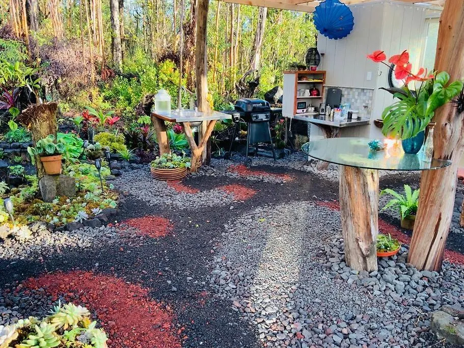 Exotic Garden Cottage At Amazing Volcano Fissure Mountain View USA