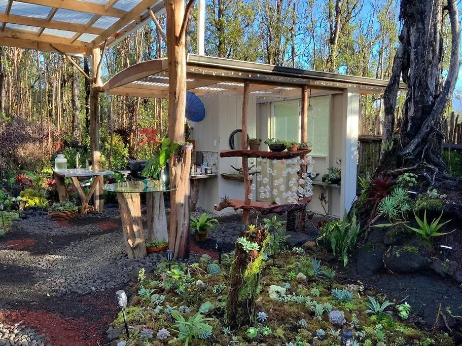Exotic Garden Cottage At Amazing Volcano Fissure Mountain View