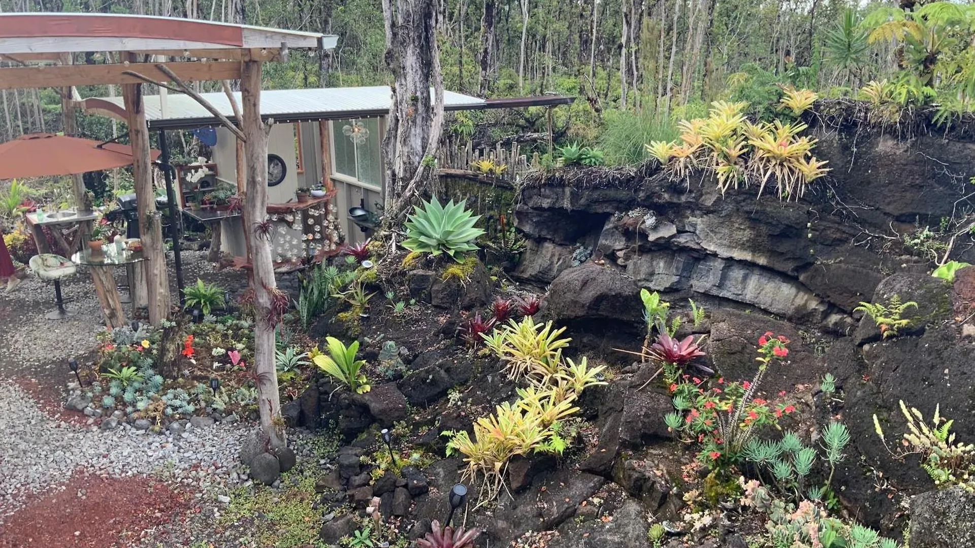 Exotic Garden Cottage At Amazing Volcano Fissure Mountain View