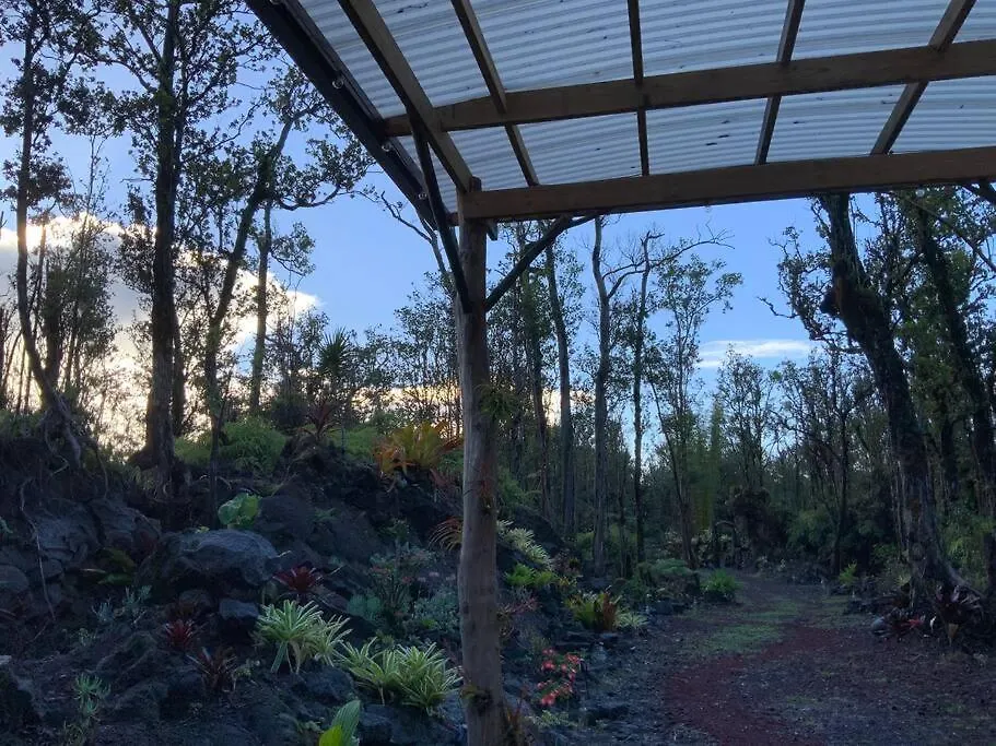 Exotic Garden Cottage At Amazing Volcano Fissure Mountain View Landhuis