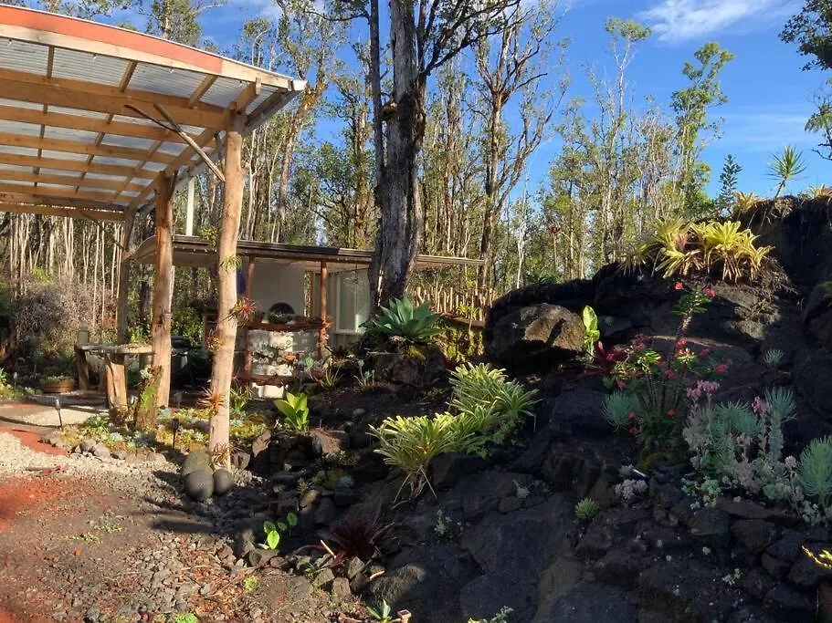 Exotic Garden Cottage At Amazing Volcano Fissure Mountain View Landhuis