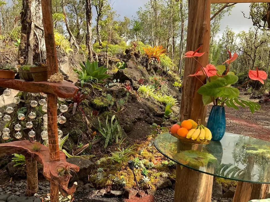 Exotic Garden Cottage At Amazing Volcano Fissure Mountain View Landhuis